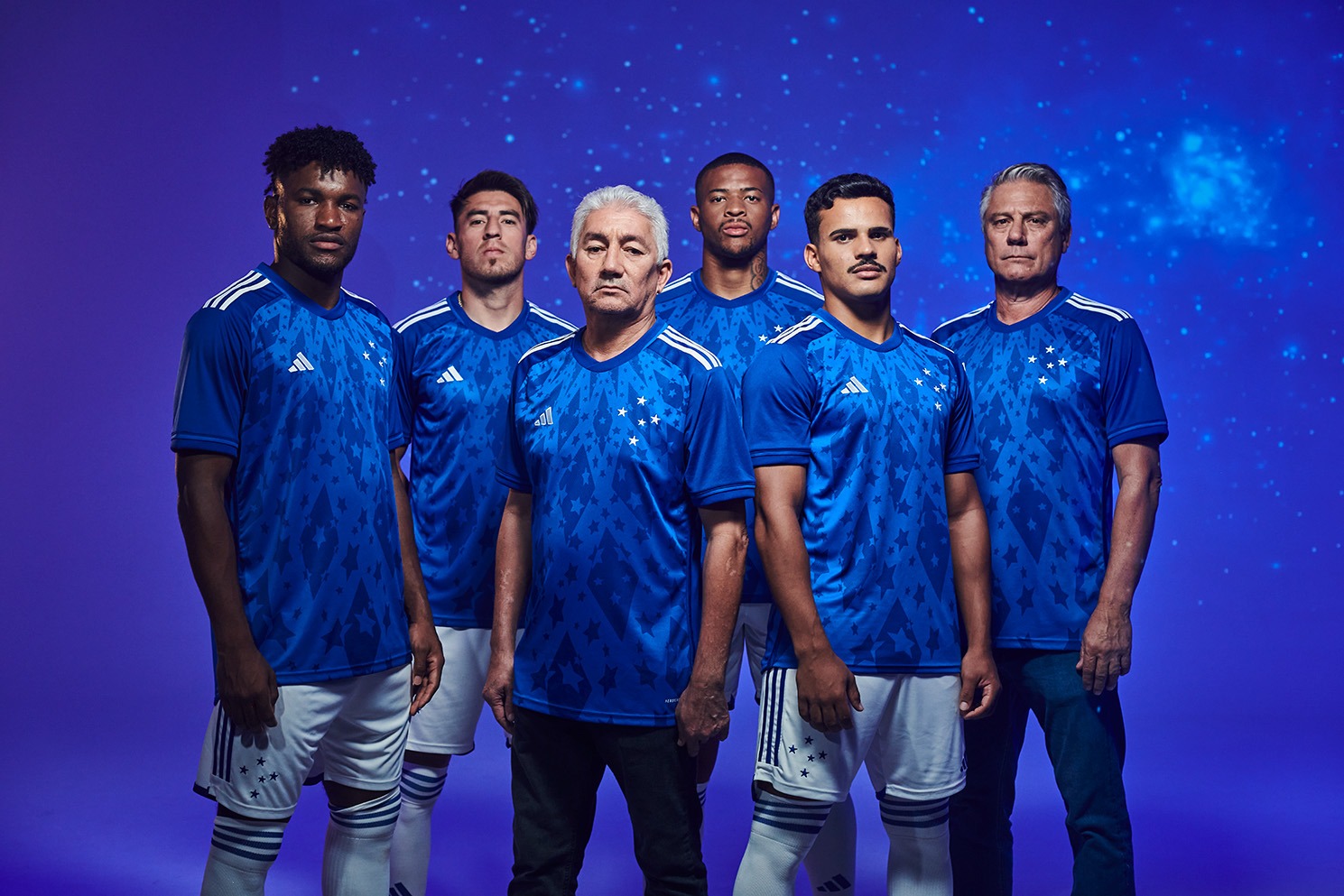 “ESCRITO NAS ESTRELAS”: Adidas e Cruzeiro apresentam nova camisa para temporada 2024