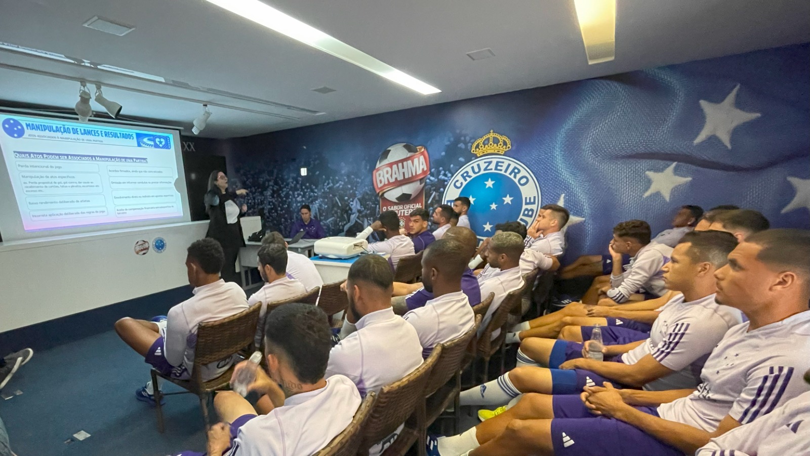 Cruzeiro promove ciclo de palestras de conscientização sobre apostas esportivas e manipulação de resultados