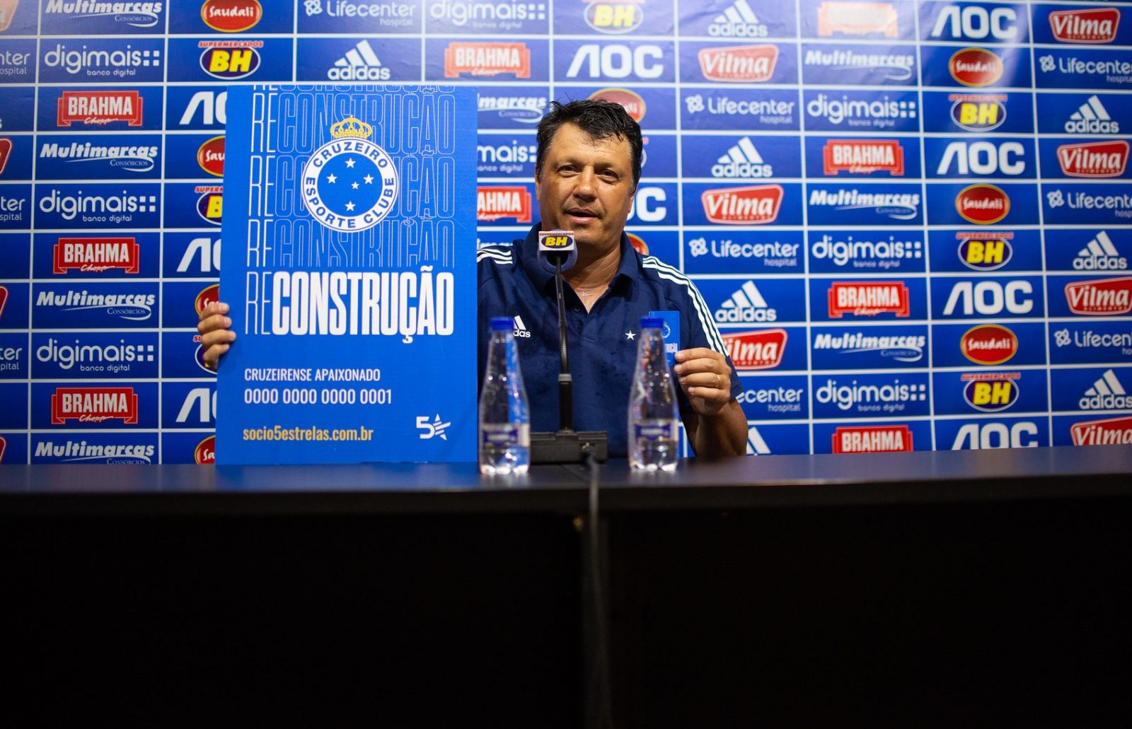 Adilson Batista analisa vitória cruzeirense e enaltece entrega da equipe em campo 