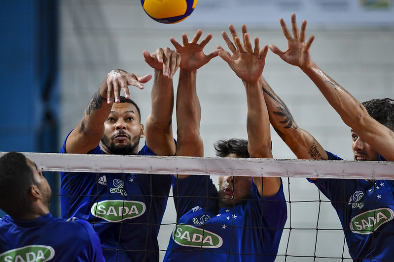 Com inédito duelo de irmãos, Sada Cruzeiro vai a São Paulo encarar o Sesi-SP