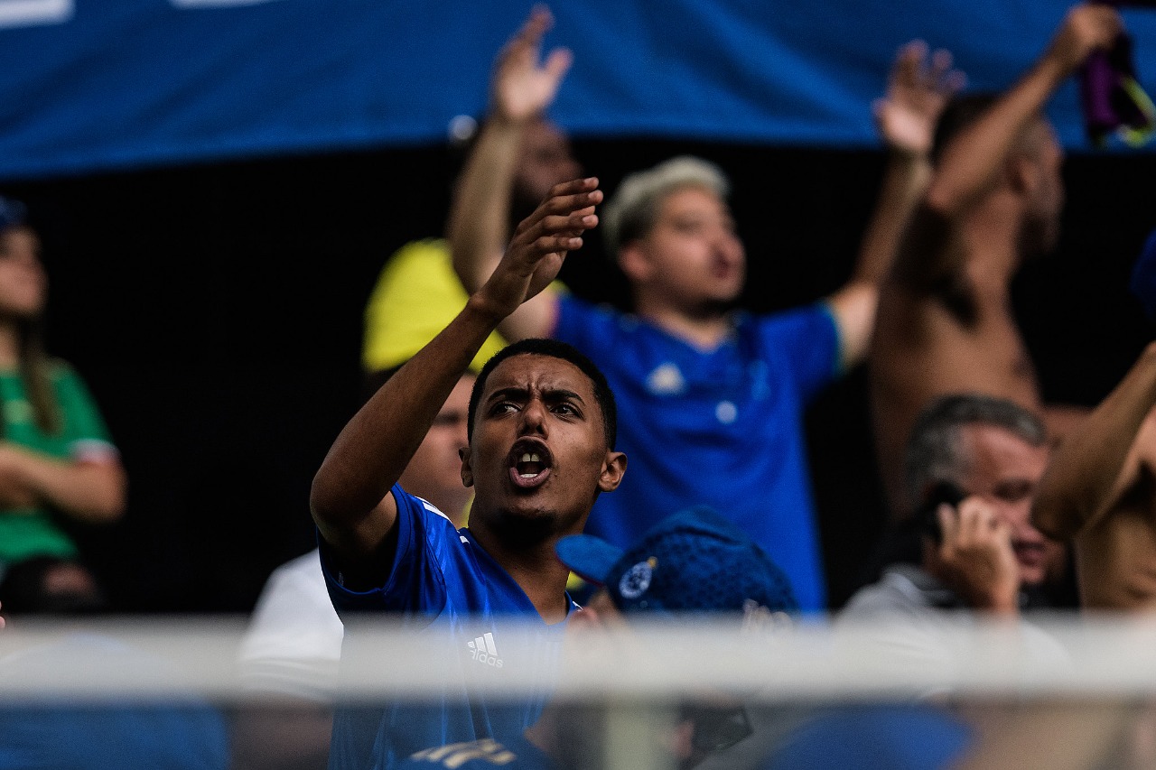 Ação solidária: absorventes serão trocados por ingressos para jogo do  Cruzeiro