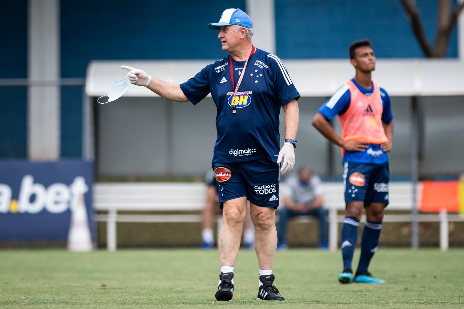 Felipão comanda seu primeiro treino pelo Cruzeiro na Toca da Raposa 2