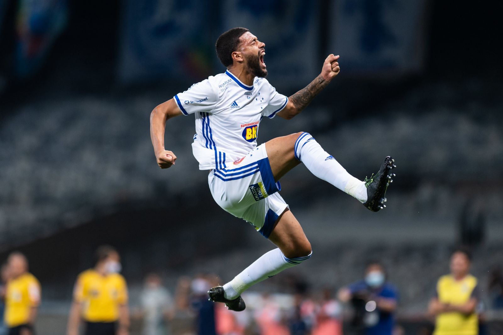 Com grande atuação, Cruzeiro vence a Ponte Preta por 3 x 0 no Mineirão
