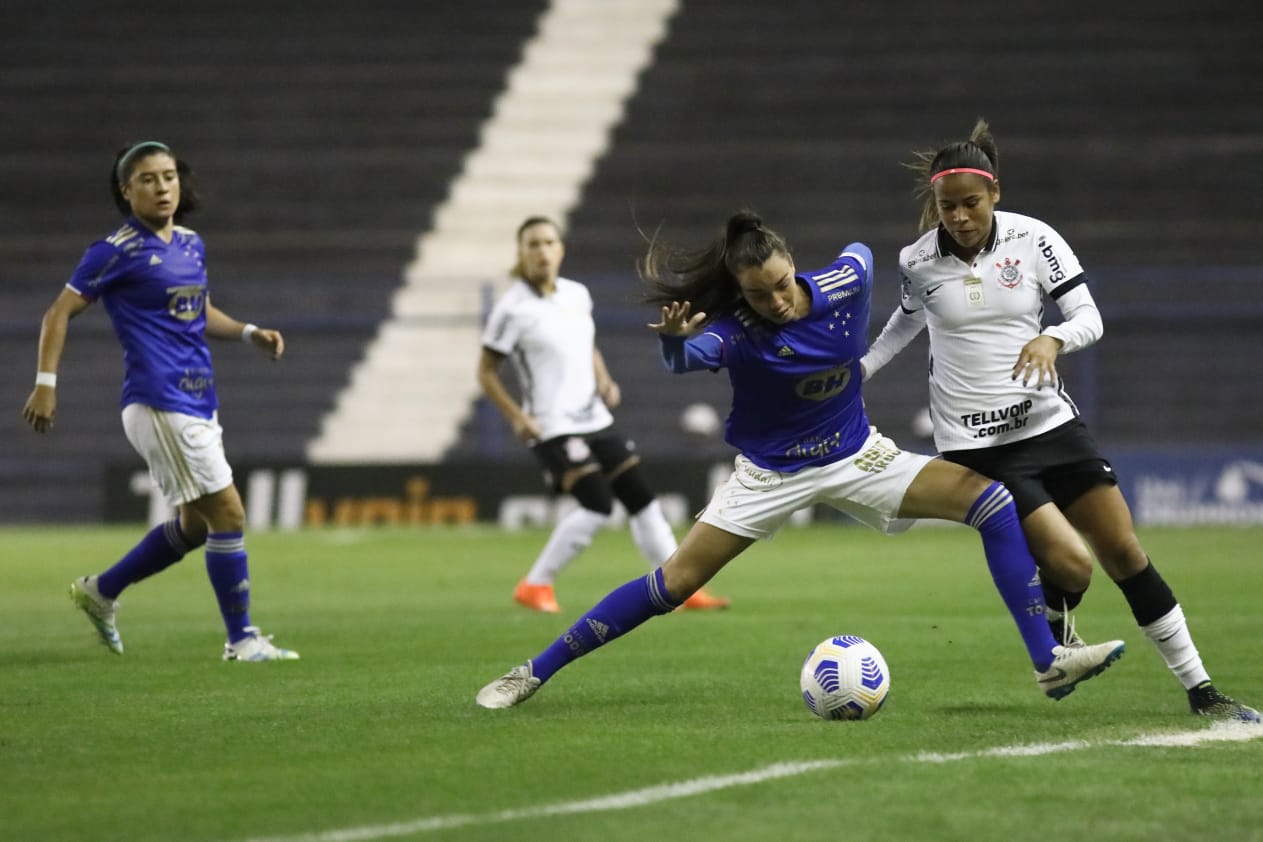 Sob o comando do novo treinador, time feminino do Cruzeiro sofre derrota fora de casa para o Corinthians 