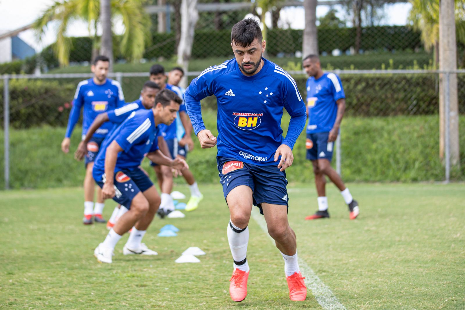 Cruzeiro divulga passo a passo para o reinício dos treinamentos na Toca da Raposa 2 