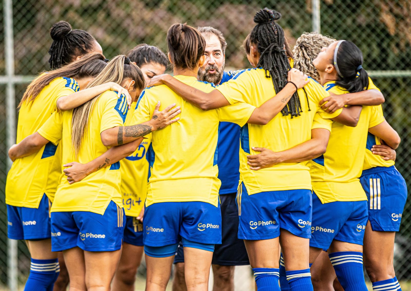 Cruzeiro enfrenta o Palmeiras na noite deste sábado, às 20h, pelo Brasileirão Feminino
