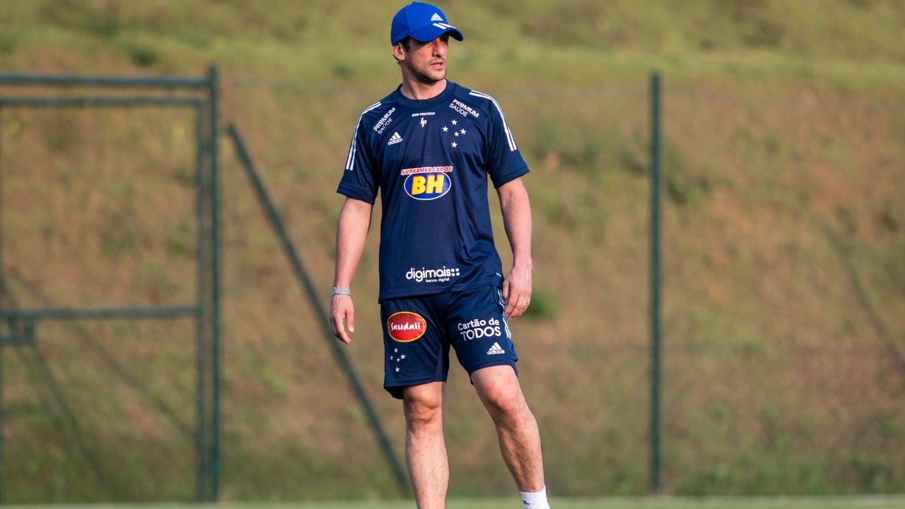 Cruzeiro realiza adequações no futebol: Belletti se torna auxiliar técnico e Célio Lúcio assume coordenação de transição de jovens atletas