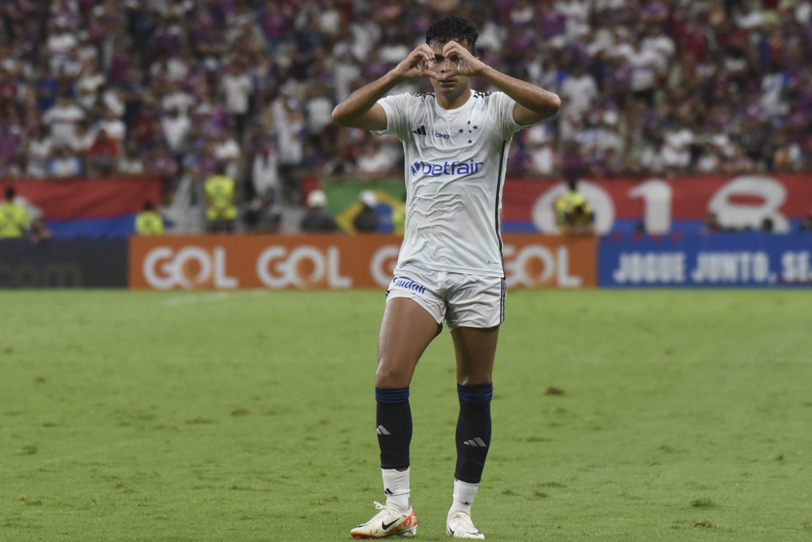 Com muita raça, Cruzeiro vence o Fortaleza fora de casa e se recupera no Brasileirão