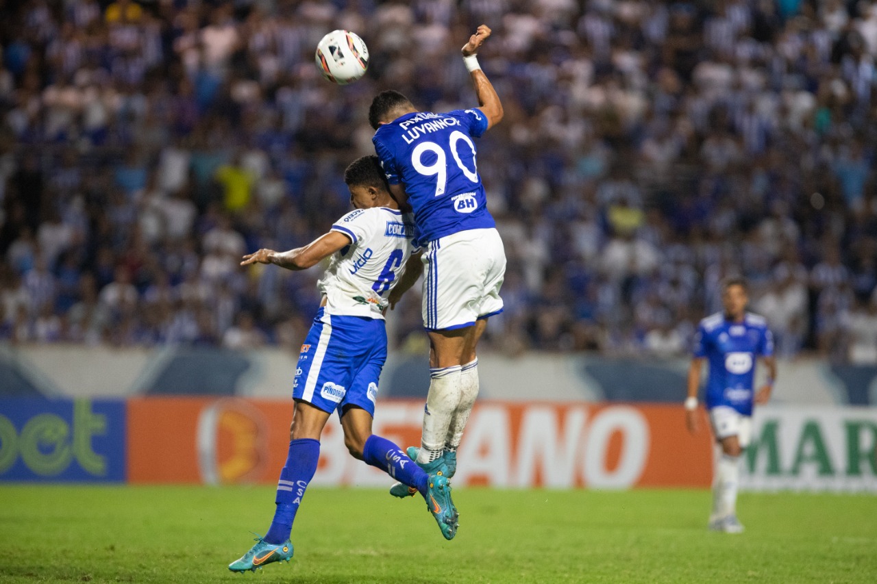 Com ponto conquistado fora de casa, Cruzeiro amplia vantagem na liderança