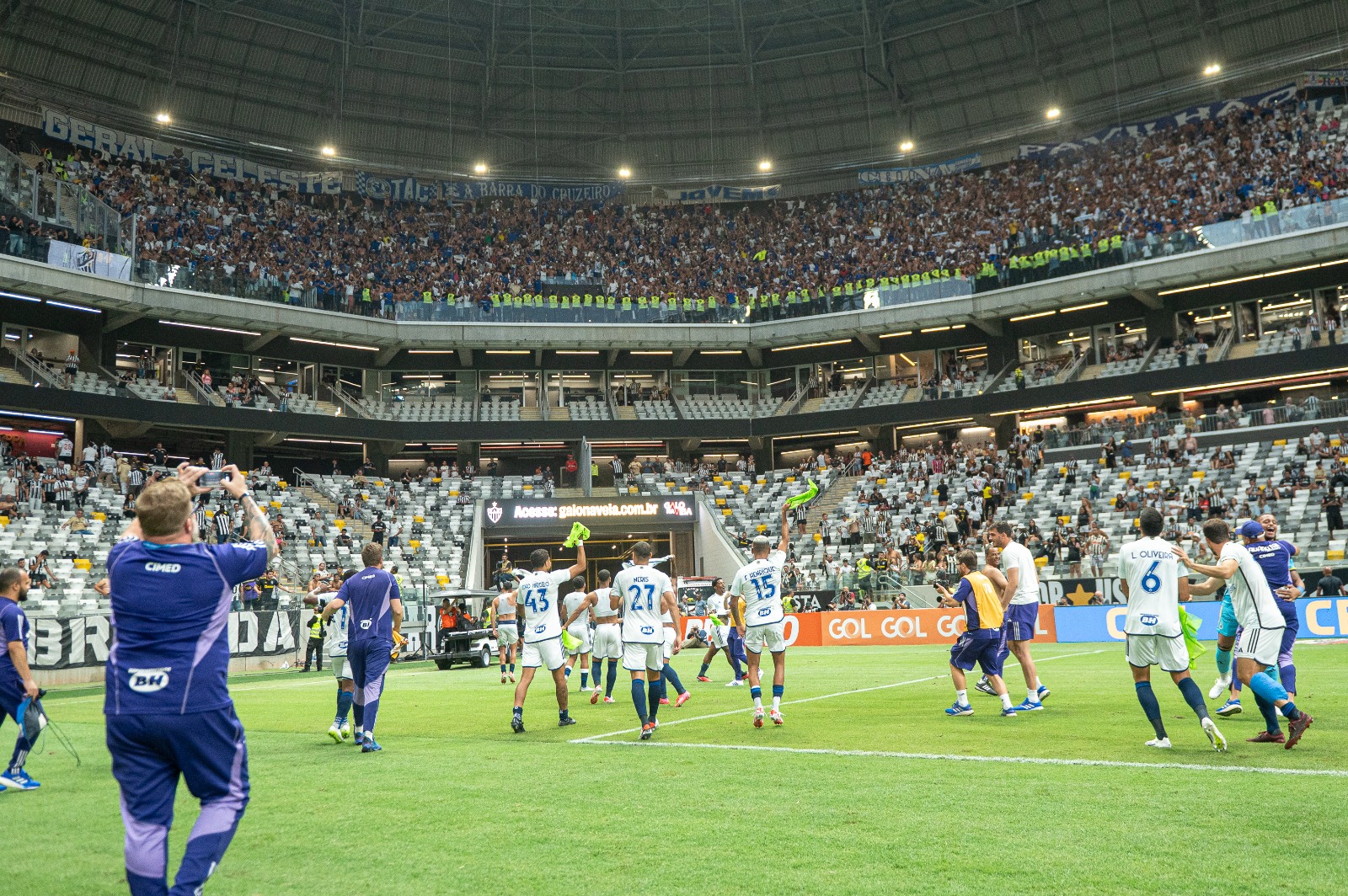 HISTÓRICO!!! Com atuação gigantesca, Cruzeiro é o primeiro vencedor nos clássicos contra o Atlético-MG na Arena MRV